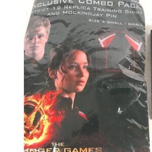 The Hunger Games Shirt Collectors Item Gift Bundle